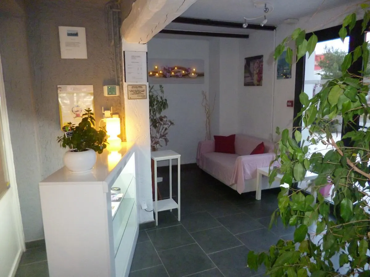 Hotel Le Calypso Hyères 2*,